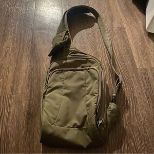 Pacsafe Travel Slingbag with RFID